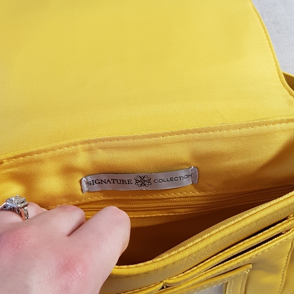 Avon crossbody - Picture 3 of 3